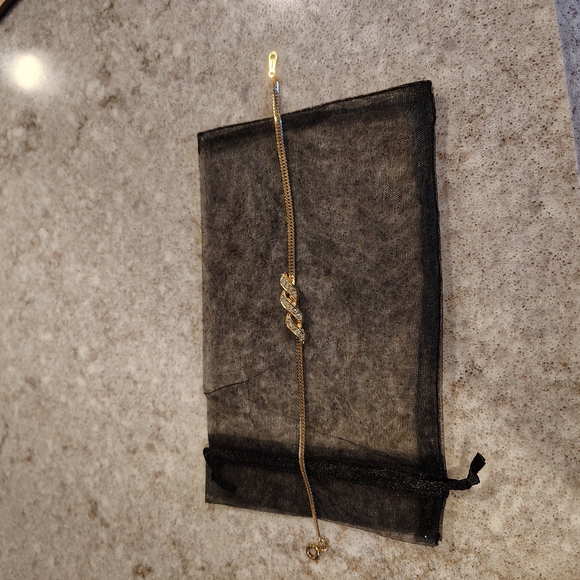 Vintage Avon Elegant Gold Bracelet with Twisted Design - Picture 5 of 5